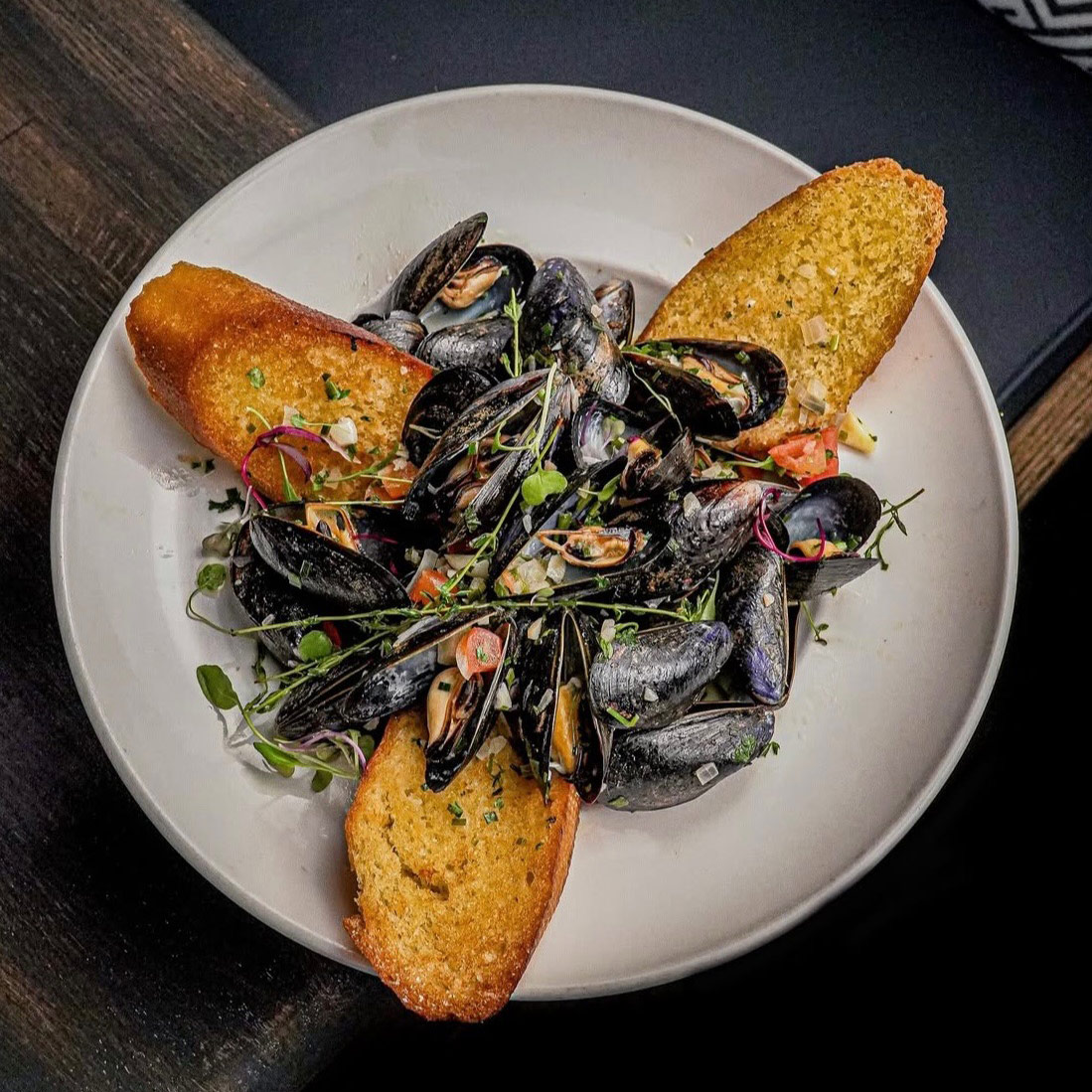 CHEFS SPECIALS Peach Bruschetta
Whipped goat cheese, pickled onions, candied pecans, and balsamic drizzle served on oven-roasted crostini Mussels Marinière Fresh mussels steamed in white wine, garlic, shallots & parsley